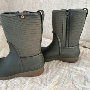 Bogs boots Olive Green Women's Boots 7